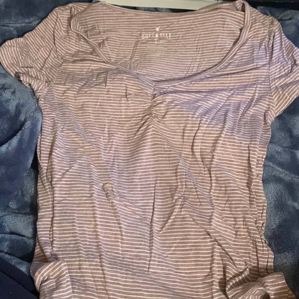 very cute v neck shirt
